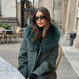 Grøn uldjakke med aftagelig pelskrave