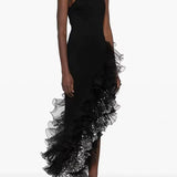 Sort asymmetrisk aftenkjole med mesh-flæser