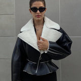 Elegant læder- og pelsfrakke med original lynlås