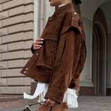 Ruskindsjakke med lommer og brede skuldre