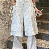 Butterfly, imiteret jakkesæt og løse hvide jeans i 2000'er-stil