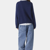 Løstsiddende broderet strikbluse