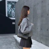 Kort uldjakke i streetwear-stil