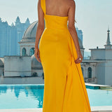 Asymmetrisk aftenkjole med én skulder og slids