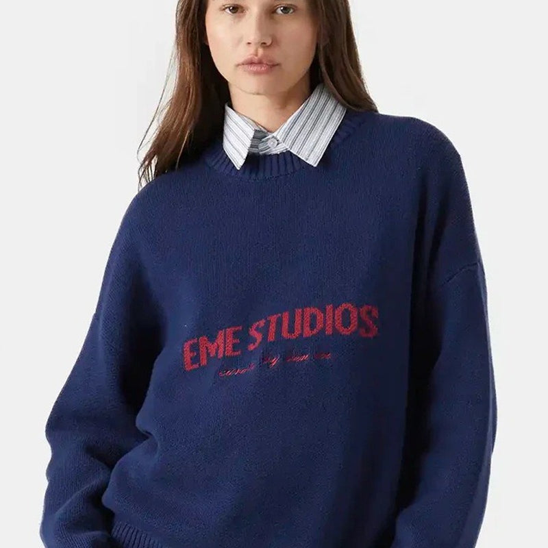 Løstsiddende broderet strikbluse