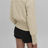 Afslappet jakke med lynlåslomme, opretstående krave og tætsiddende talje