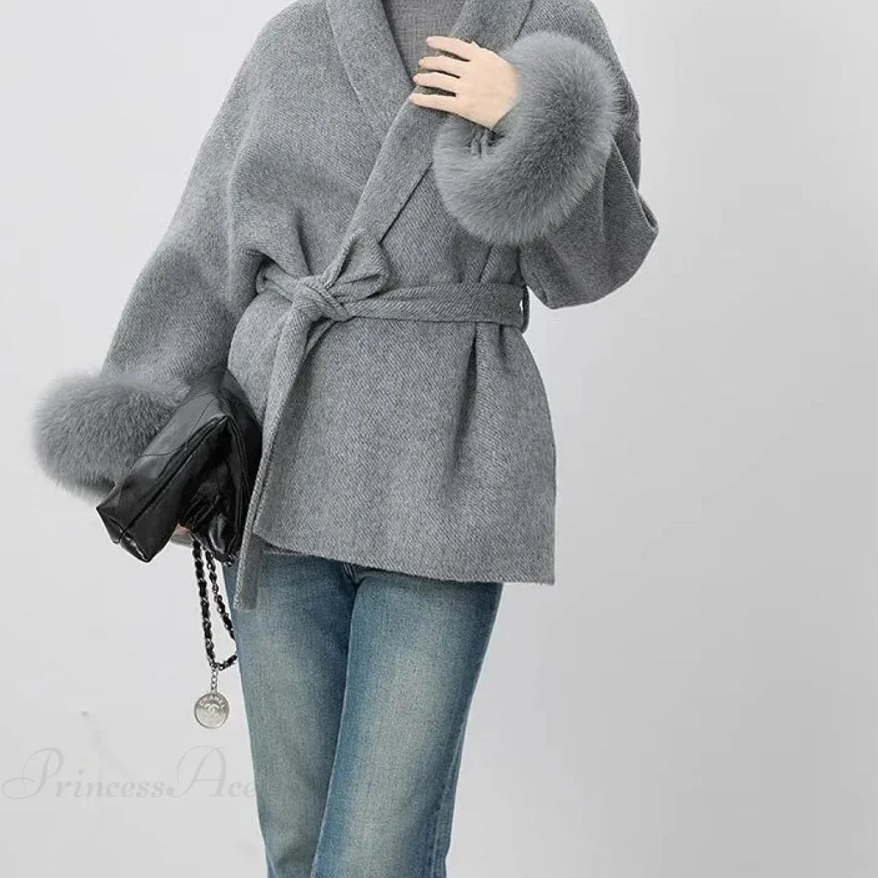 Kashmirfrakke med pelsmanchetter, rævepelsoverfrakke