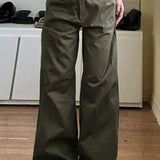 Afslappede cargobukser med vide ben og faldskærmsdesign