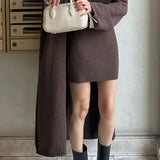 Todelt sæt: strikket tankkjole og tætsiddende lang cardigan