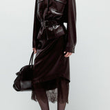 Elegant lædernederdel udsmykket med blonder