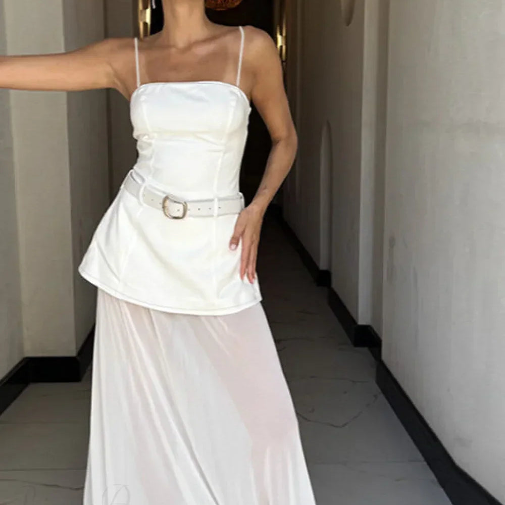 Tætsiddende maxikjole med elegante mesh-paneler