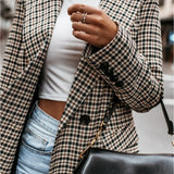 Smarte, tætsiddende kontorblazere