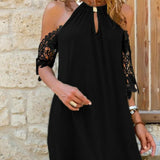 Moderne sort off-shoulder minikjole i strik med lange ærmer