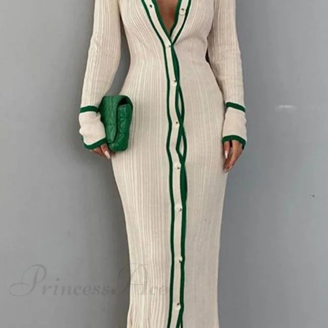 Kontrastfarvet ribbet kjole med revers