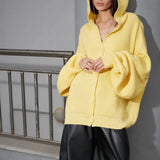 Overdimensioneret blød strikket hættetrøje