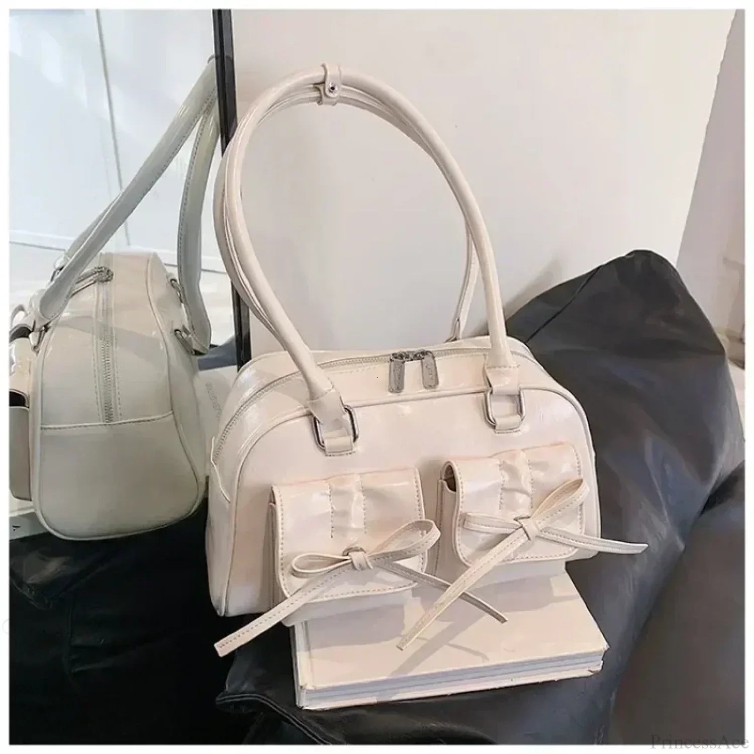 Sød crossbody-taske i PU-læder med butterfly