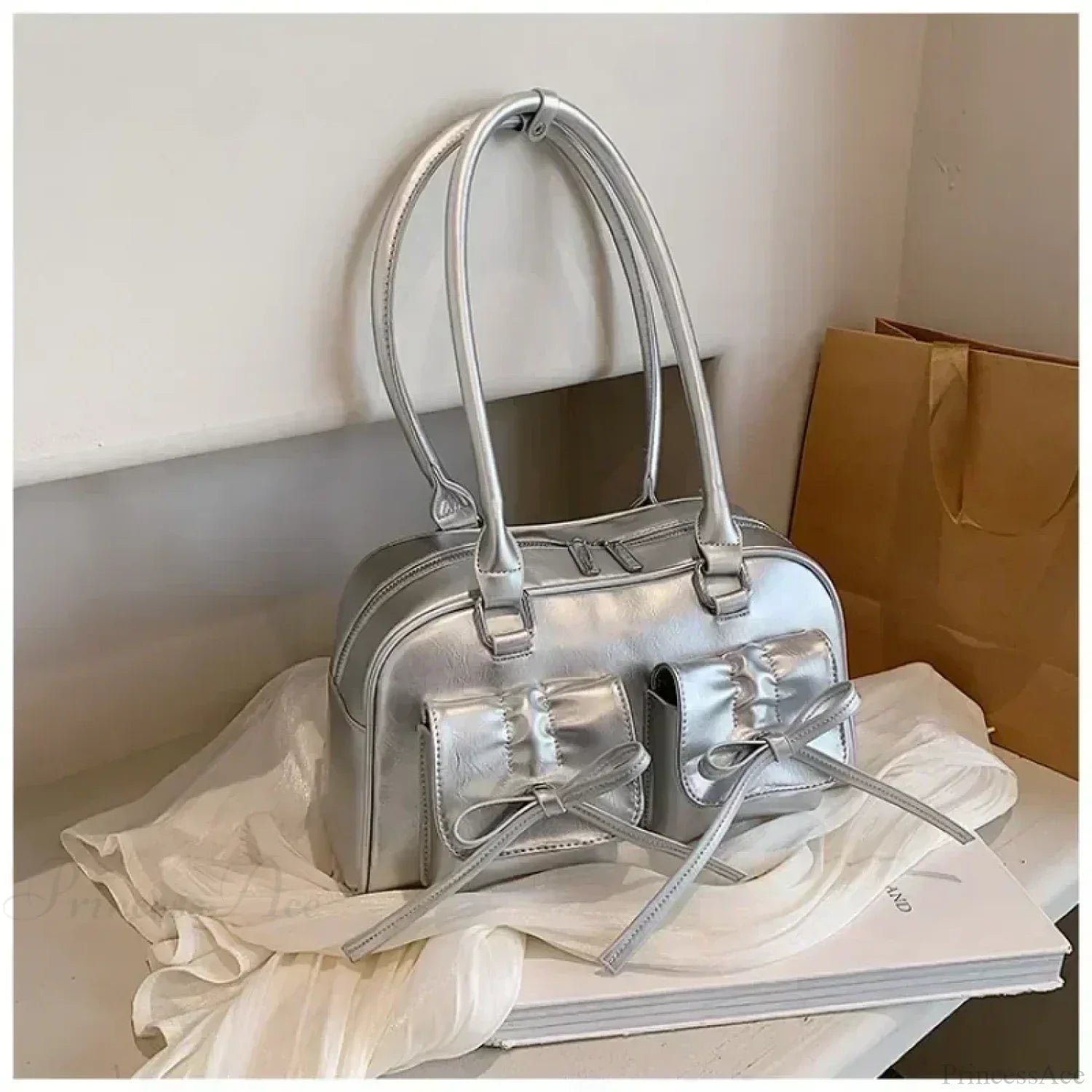 Sød crossbody-taske i PU-læder med butterfly