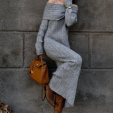 Elegant og minimalistisk off-shoulder maxikjole i ensfarvet strik