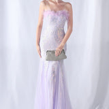 Aftenkjole med pailletter og strudsefjer