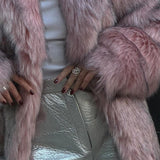 Varm frakke med åben ryg i plys imiteret pels