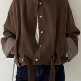 Uldfrakke med opretstående krave og ternede paneler, korte manchetter