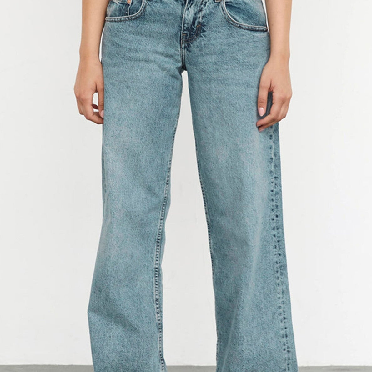 Ensfarvede, lige stretchjeans