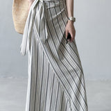 Lang, stribet, højtaljet A-formet nederdel med bindelukning