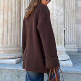 Komfortabel og afslappet strikvest med bundet talje.