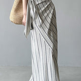 Lang, stribet, højtaljet A-formet nederdel med bindelukning