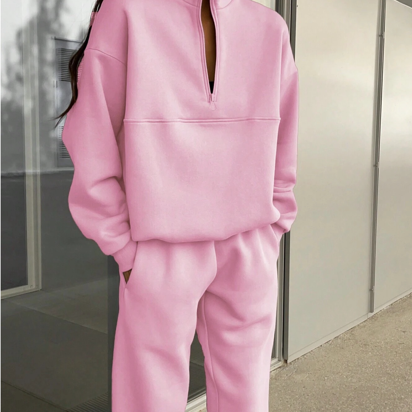 Damesæt i to dele – Blød strik – Afslappet pasform – Langærmet top med lynlås og smalle bukser