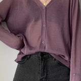 Let strikket vest med V-hals