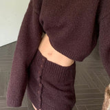 Todelt, cropped, tætsiddende striksæt med rund hals