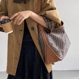 Brun ternet ruskindsjakke med opretstående krave