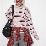 Stribet bluse med lange ærmer og en afslappet krave