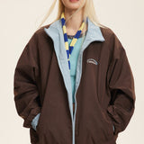 Vendbar jakke med opretstående krave og farveblokke