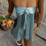 Ensfarvet satin bandeau minikjole