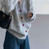 Oversized cardigan med hjerteformede knapper og rund hals