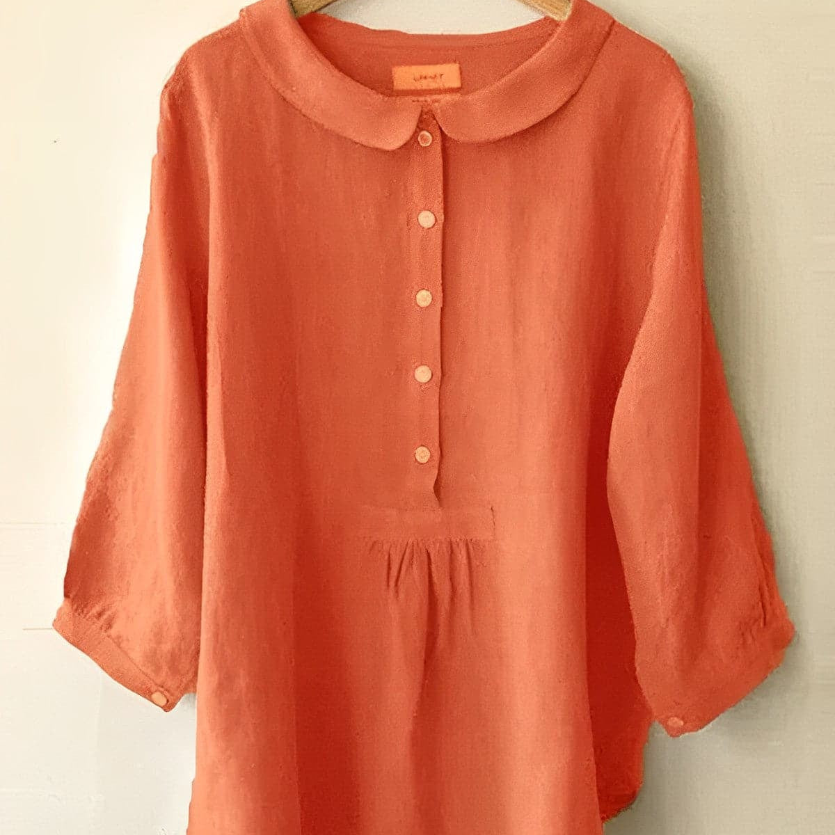 Lale - Smuk løstsiddende bluse med knapper