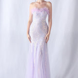 Aftenkjole med pailletter og strudsefjer