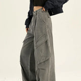 Flatterende cargobukser med vide ben i løstsiddende denim