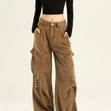 Flatterende cargobukser med vide ben i løstsiddende denim