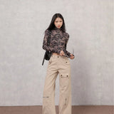 Højtaljede, svajerformede cargobukser i denim med flere lommer