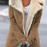 Damefrakke – Tætsiddende snit – Blød uldeffekt – Stor krave – Knaplukning