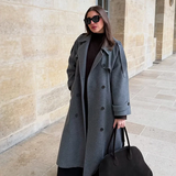 Lang damefrakke – Uld – Afslappet pasform – Dobbeltradet – Strukturerede skuldre