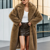 Lang damefrakke i imiteret pels – Oversized pasform – Elegant bred krave