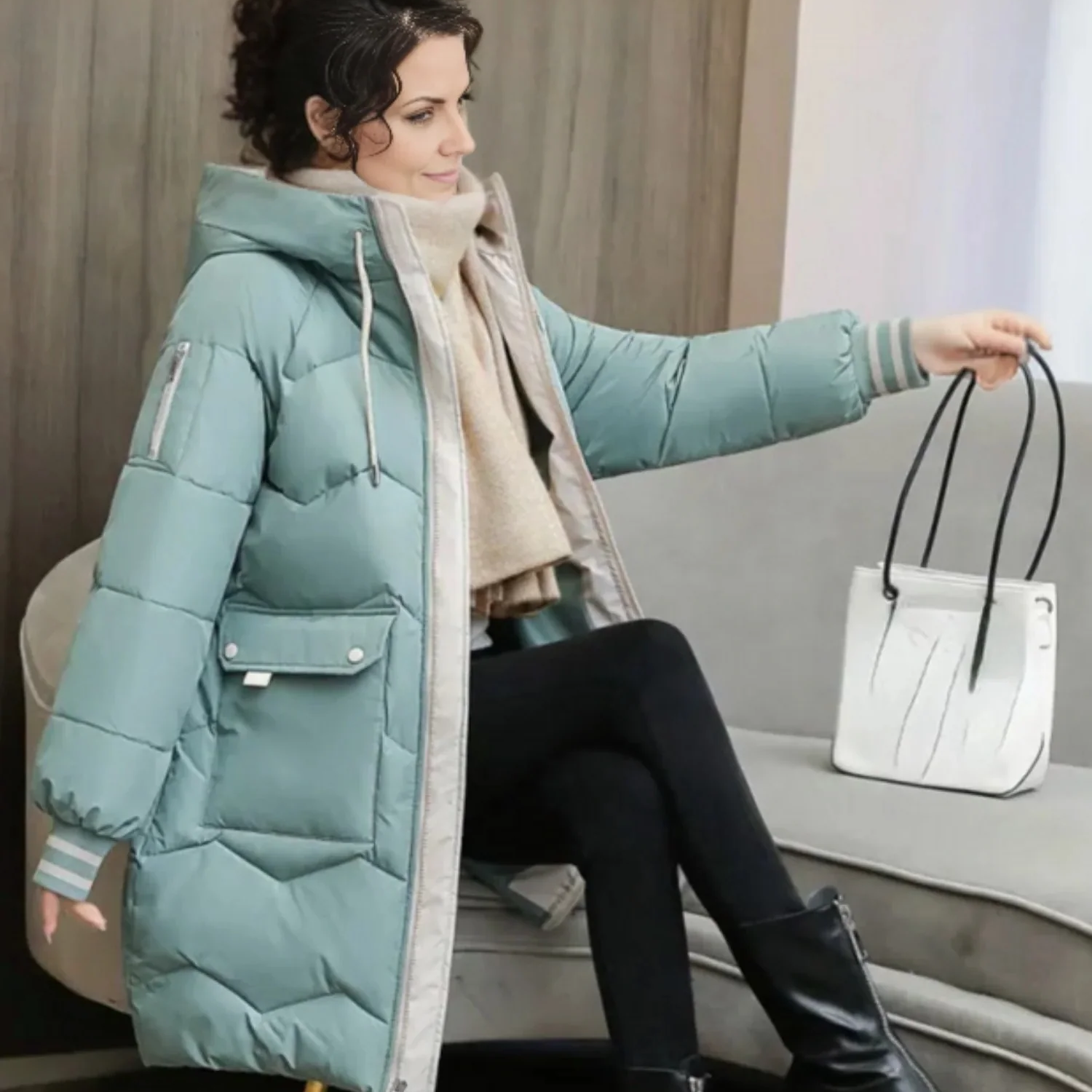 Dame quiltet jakke – Tætsiddende snit – Isolerende hætte – Knælang