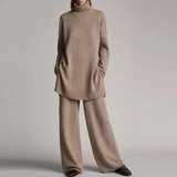 Dame loungewear-sæt – Blød strik – Oversized turtleneck-top – Bukser med vide ben