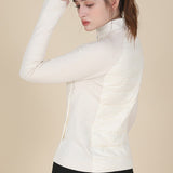 Let, tætsiddende dunjakke med høj krave, vindtæt sportsjakke