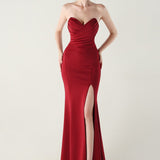 Stropløs plisseret aftenkjole med hjerteformet halsudskæring