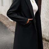 Lang, ensfarvet frakke i uldblanding